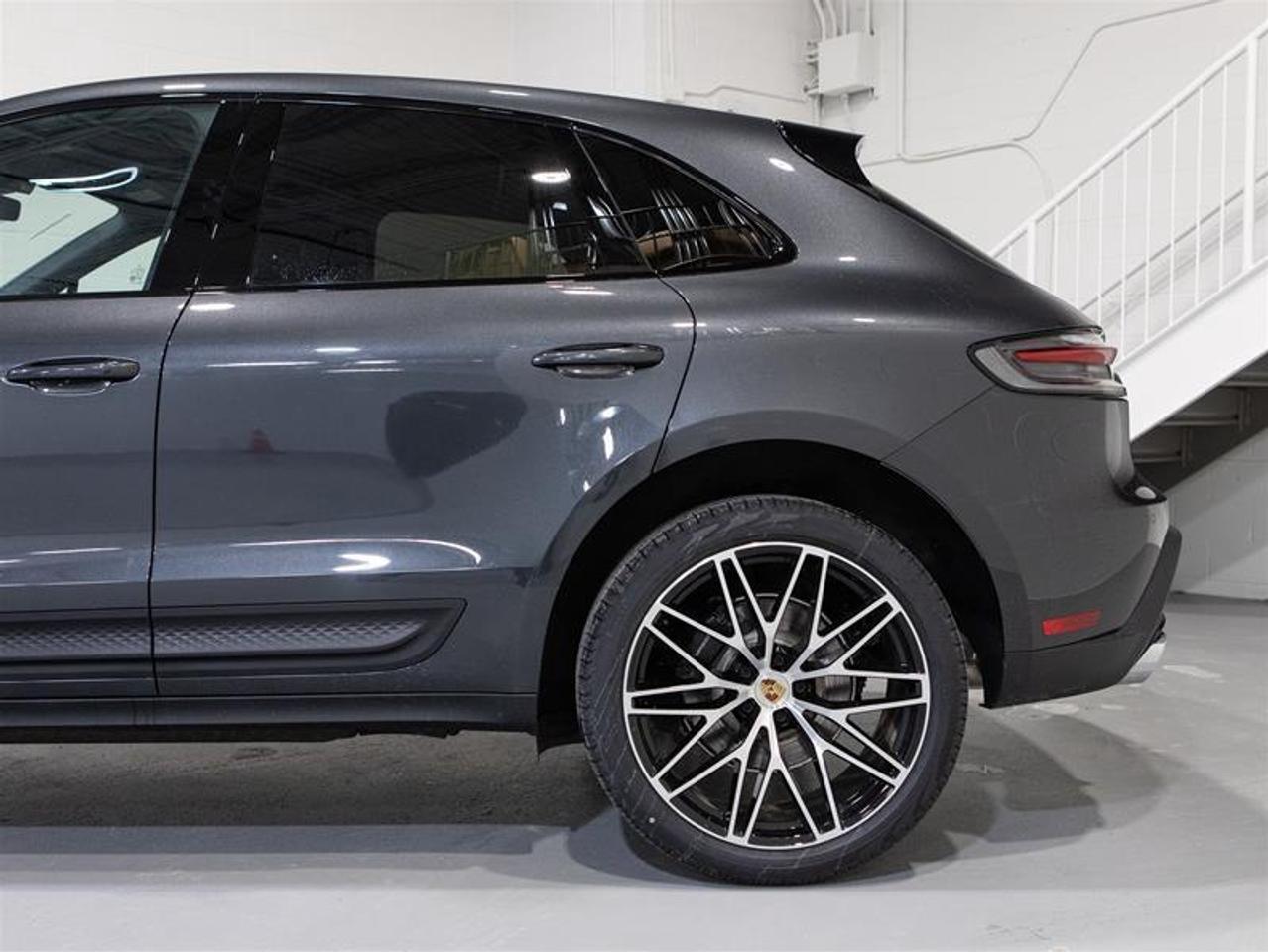 2026 Porsche Macan AWD Photo