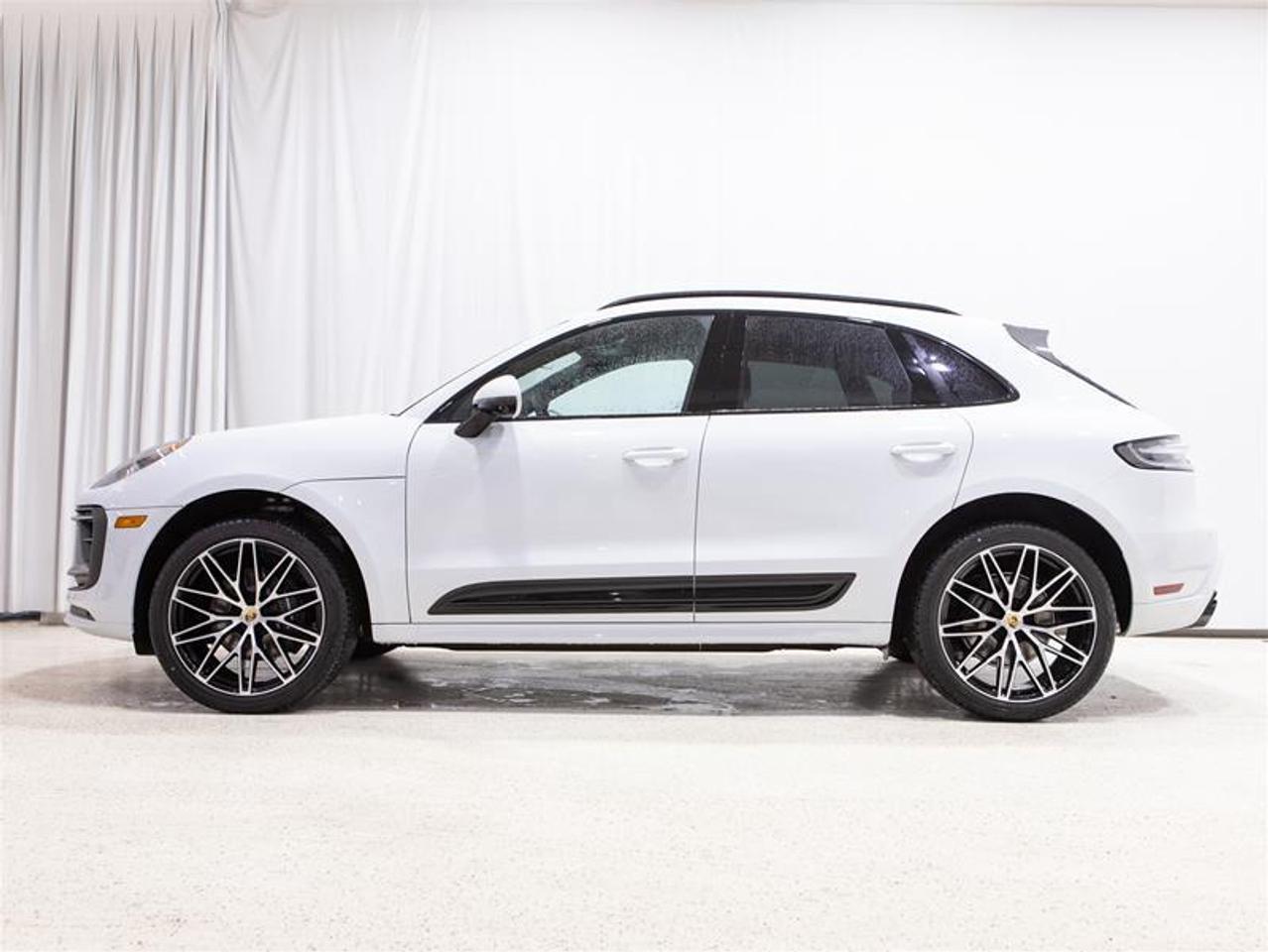 2026 Porsche Macan T AWD Photo