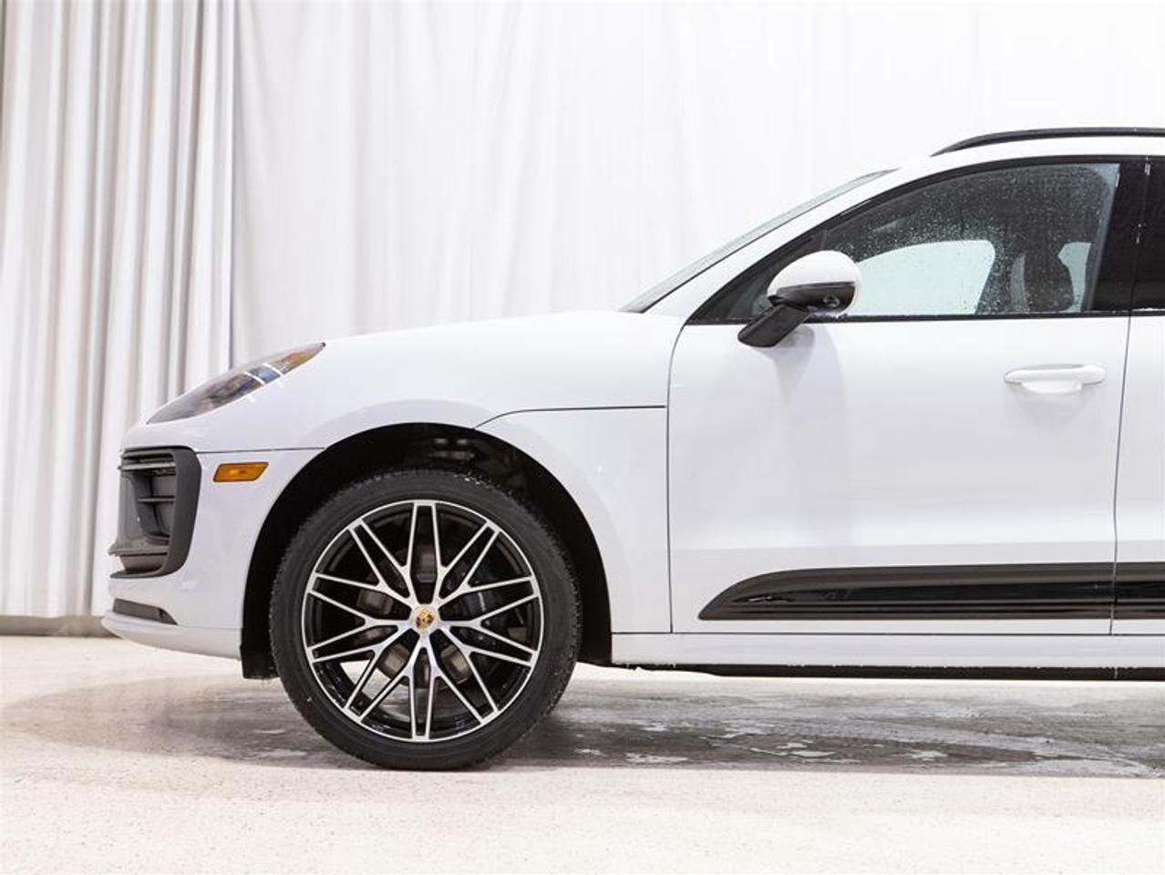 2026 Porsche Macan T AWD Photo