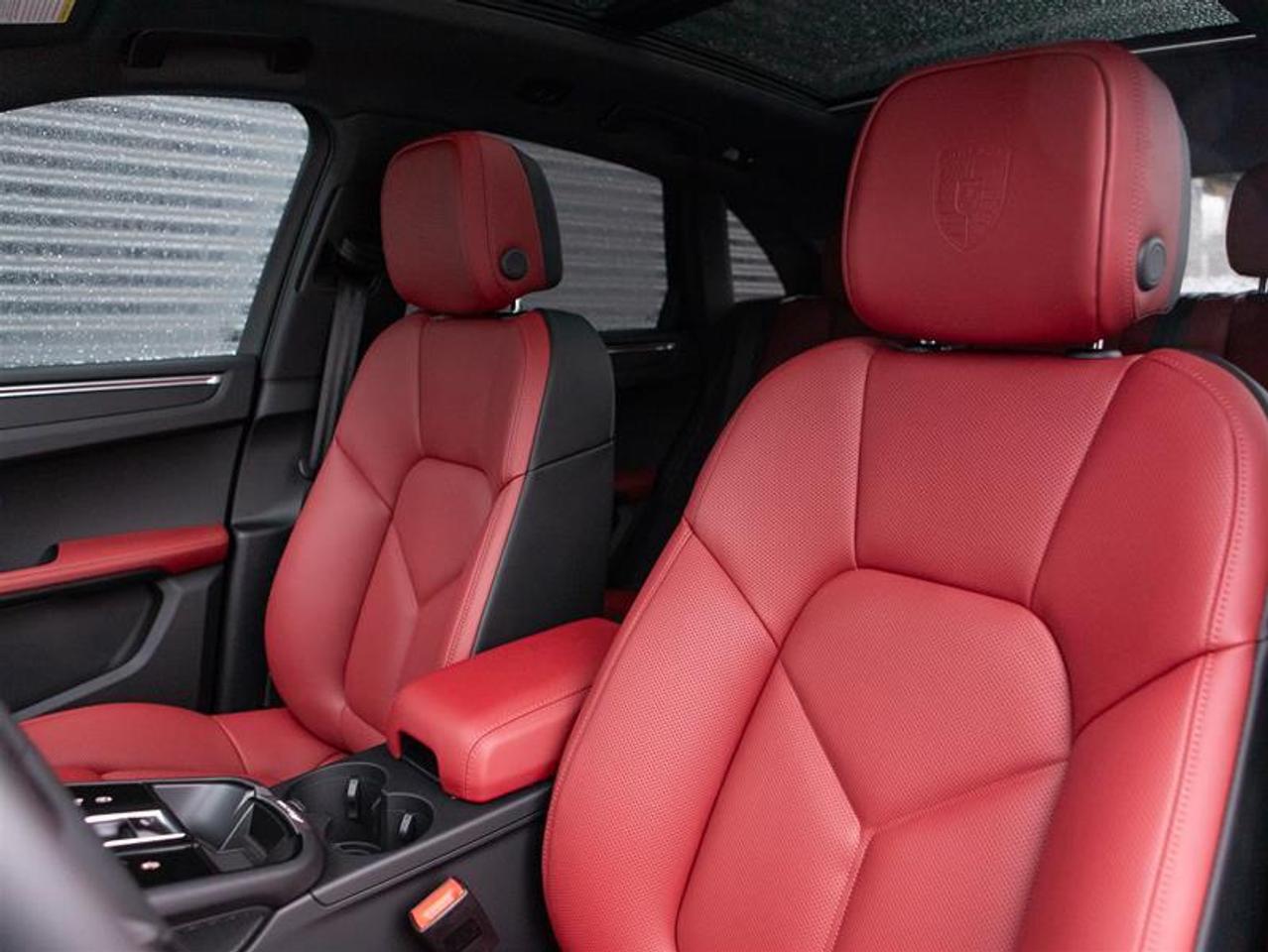 2026 Porsche Macan T AWD Photo