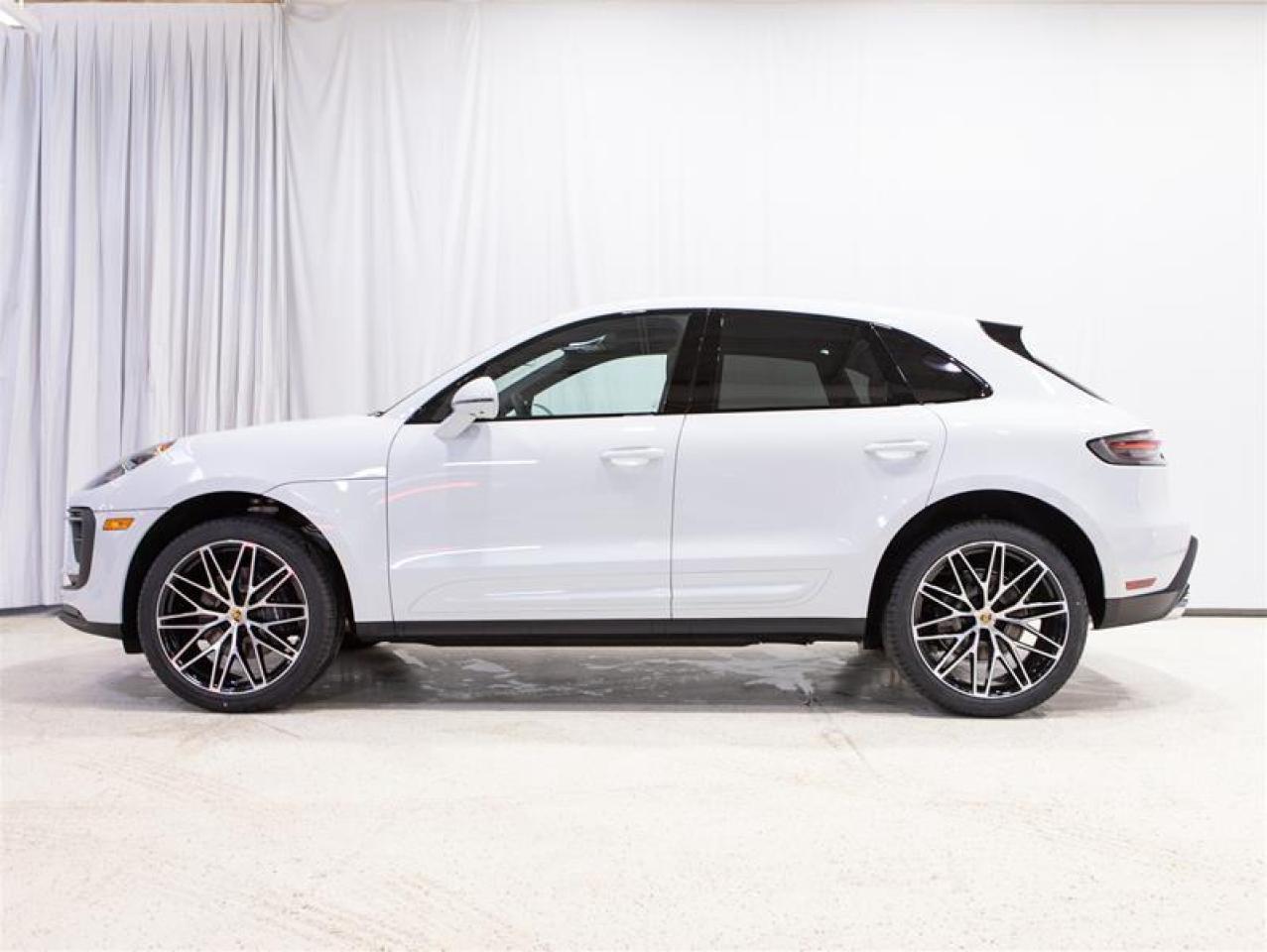 2026 Porsche Macan AWD Photo