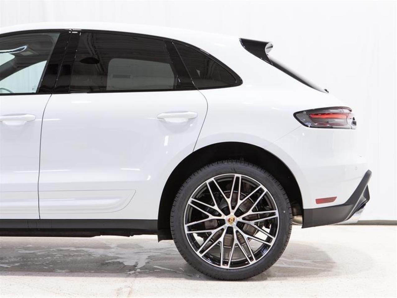 2026 Porsche Macan AWD Photo