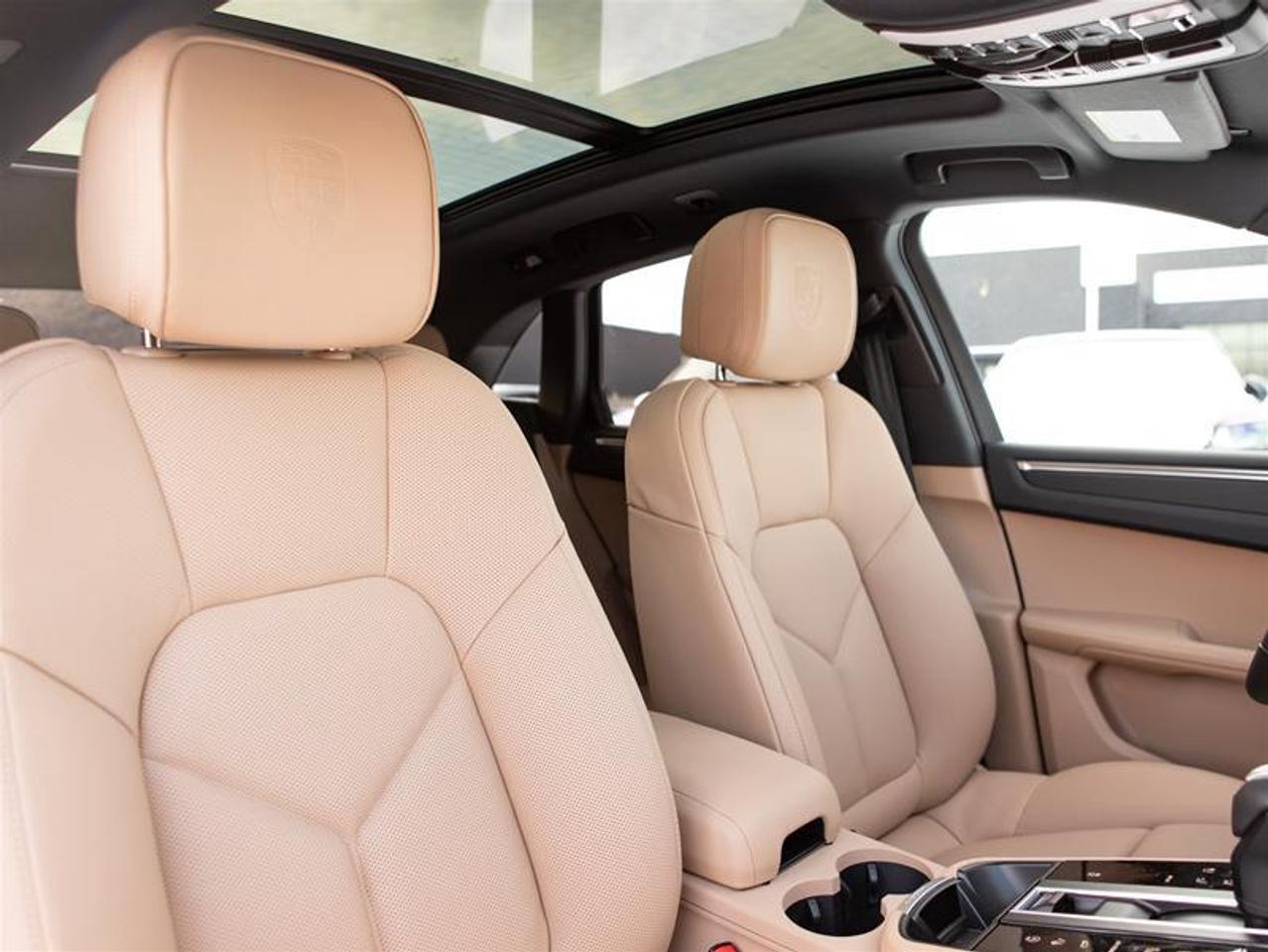 2026 Porsche Macan AWD Photo