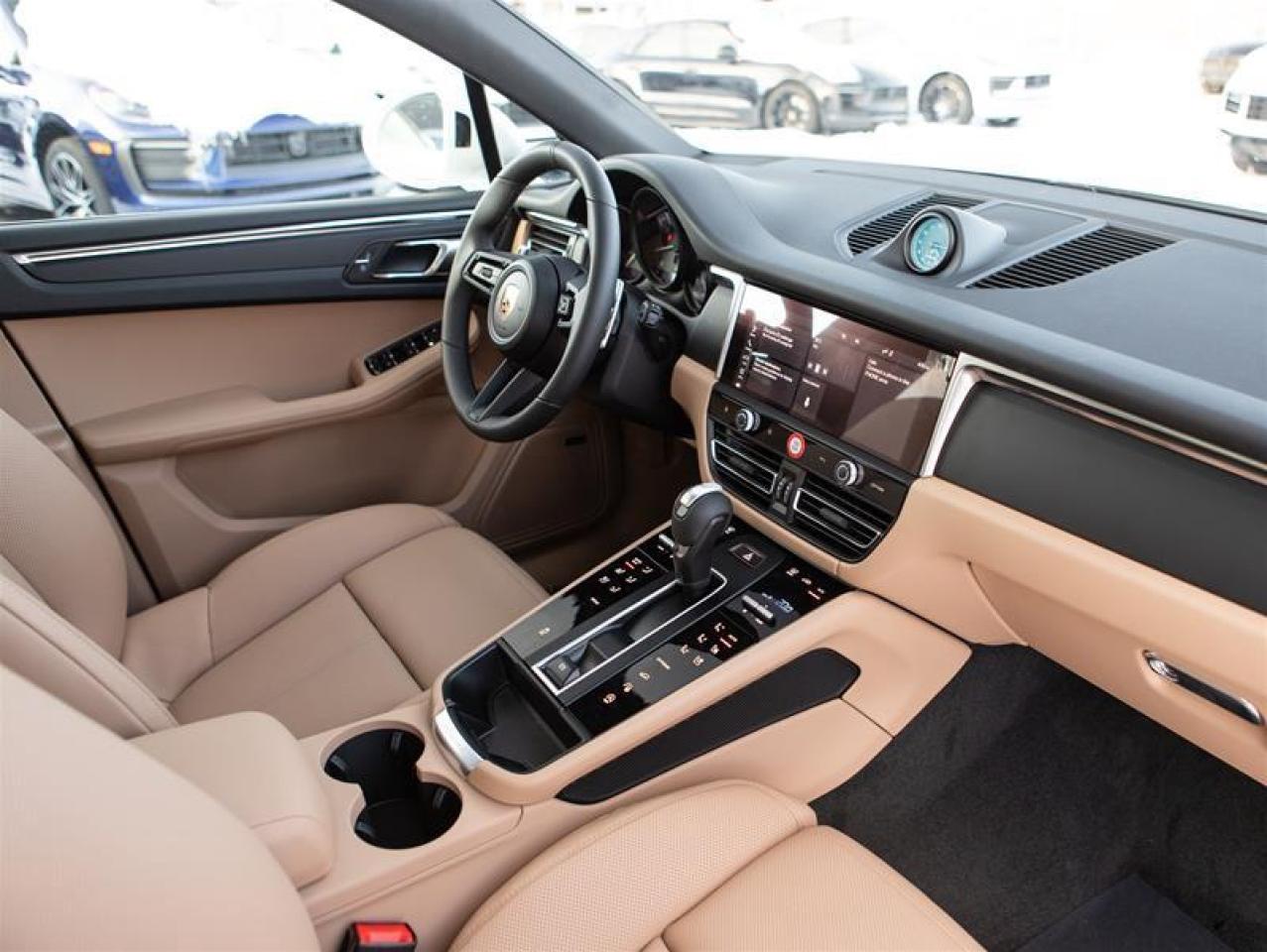 2026 Porsche Macan AWD Photo