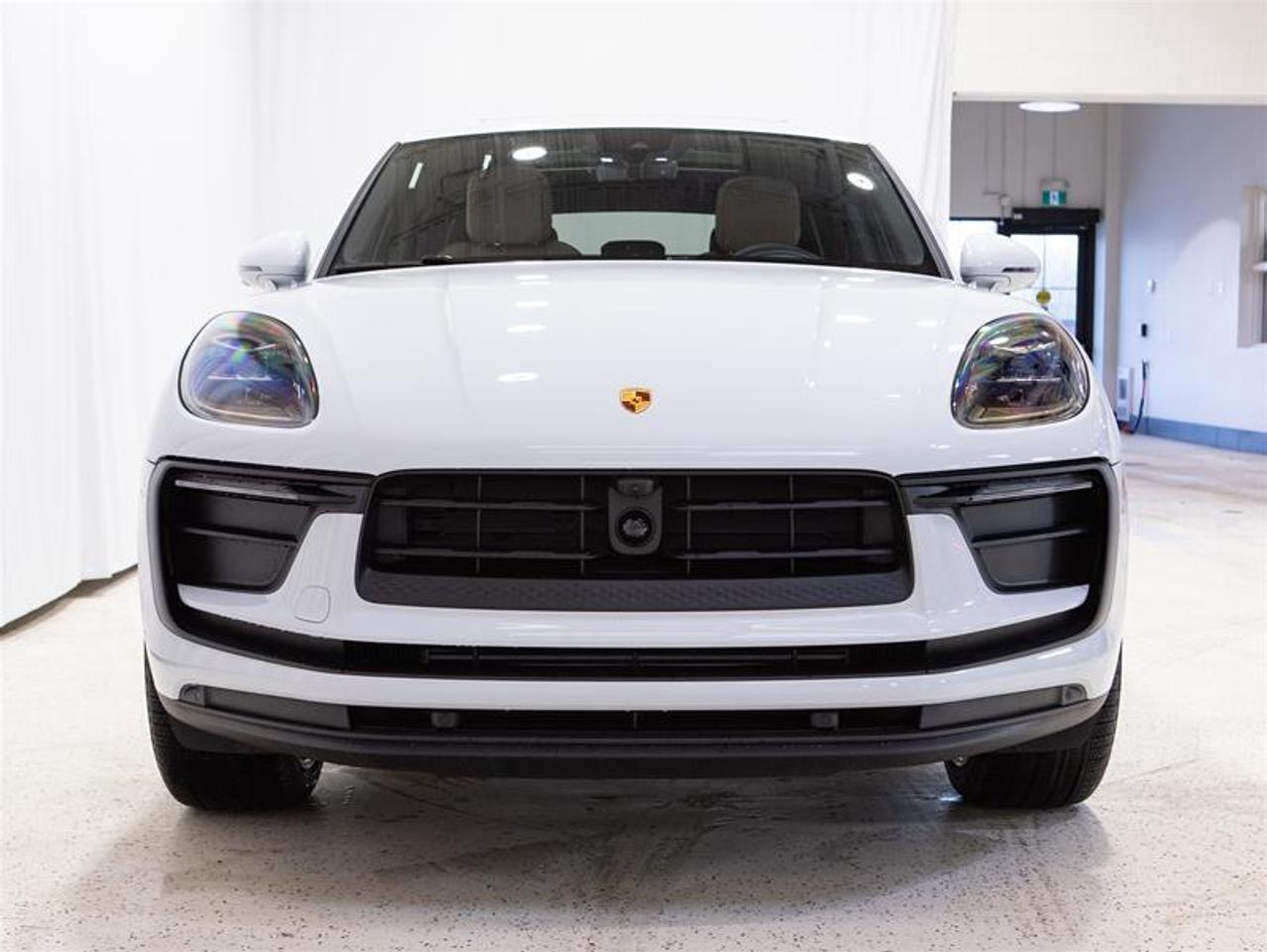 2026 Porsche Macan AWD Photo