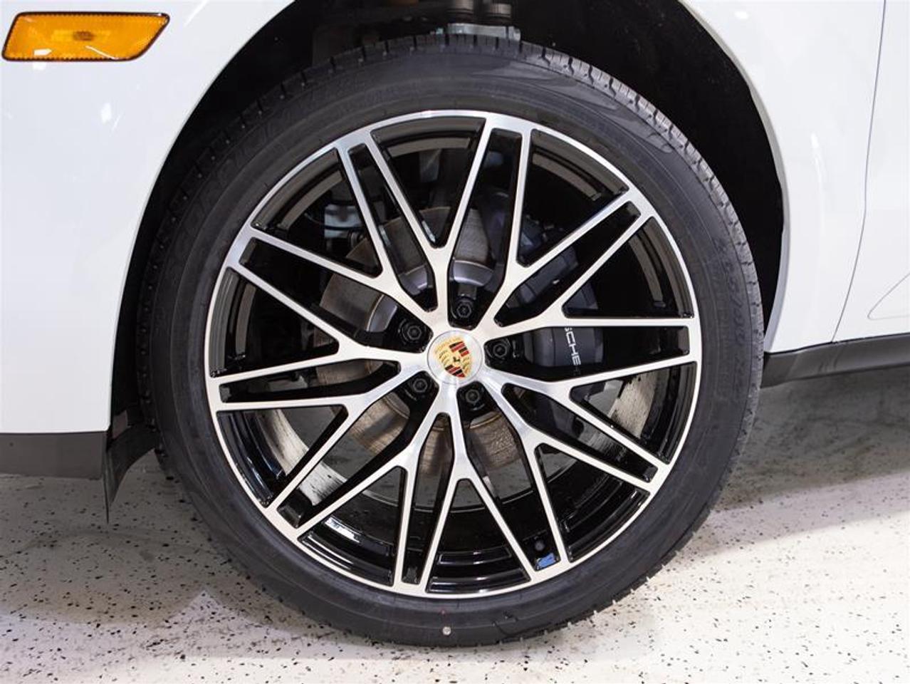 2026 Porsche Macan AWD Photo