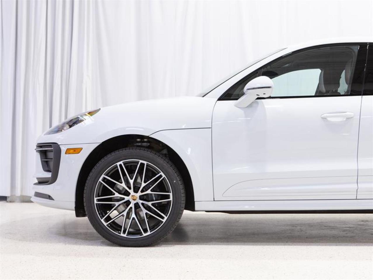 2026 Porsche Macan AWD Photo
