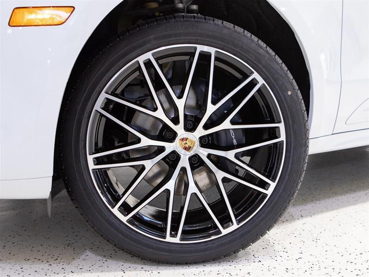 2026 Porsche Macan AWD Photo