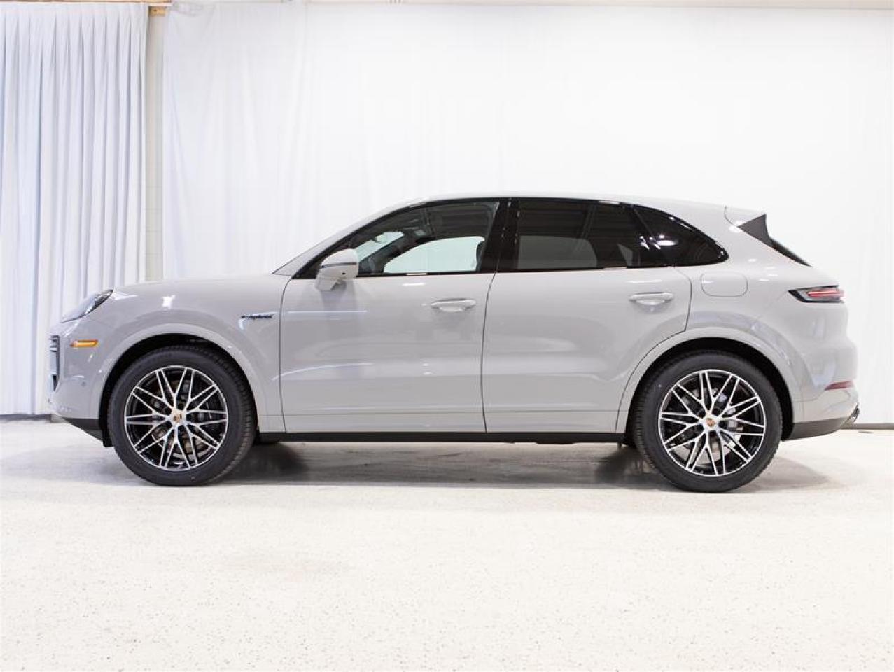 2026 Porsche Cayenne e-Hybrid AWD Photo