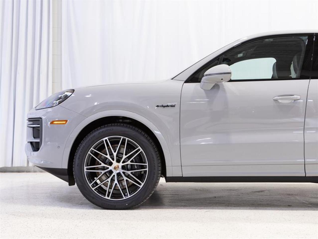 2026 Porsche Cayenne e-Hybrid AWD Photo