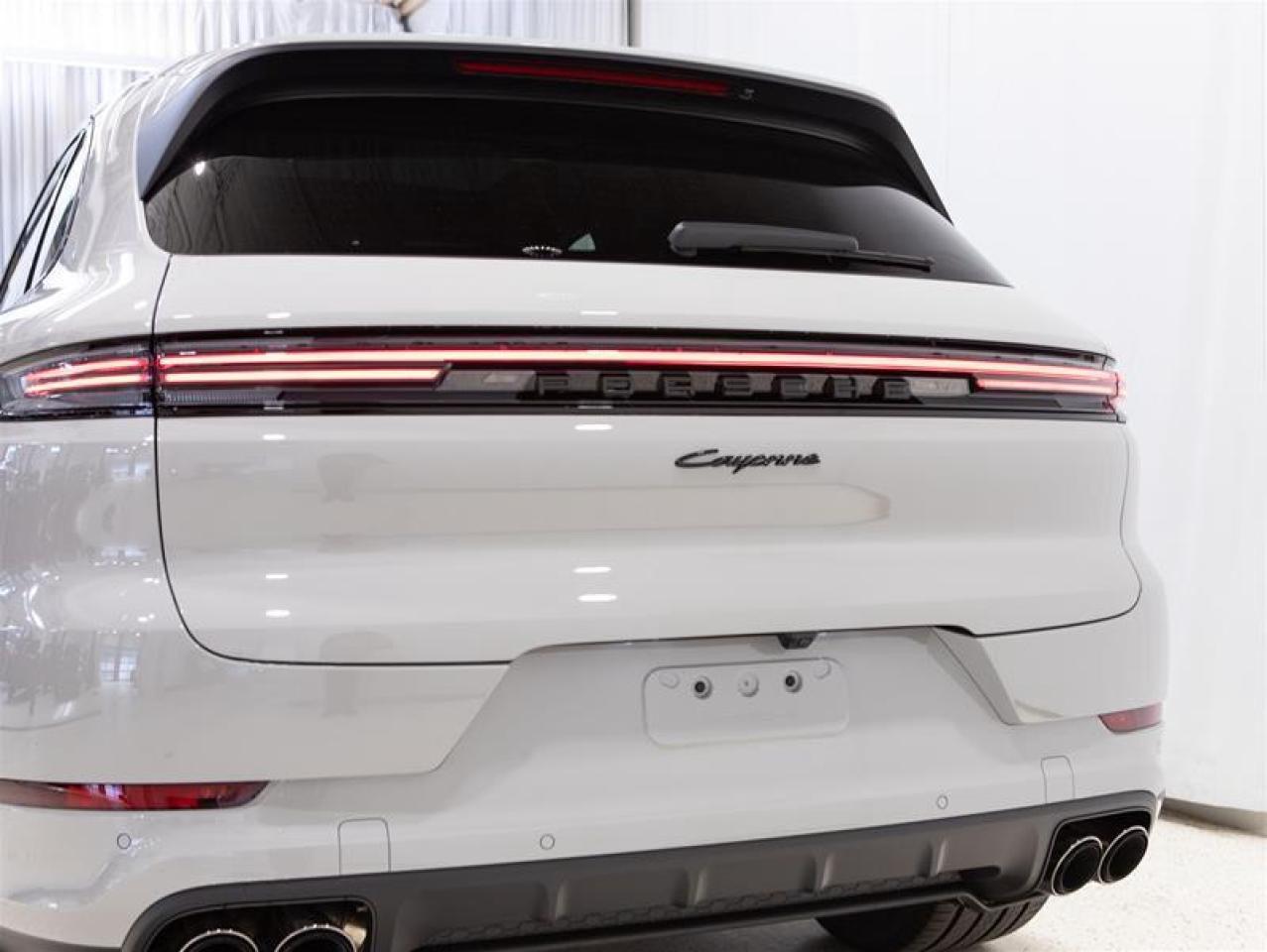 2026 Porsche Cayenne e-Hybrid AWD Photo
