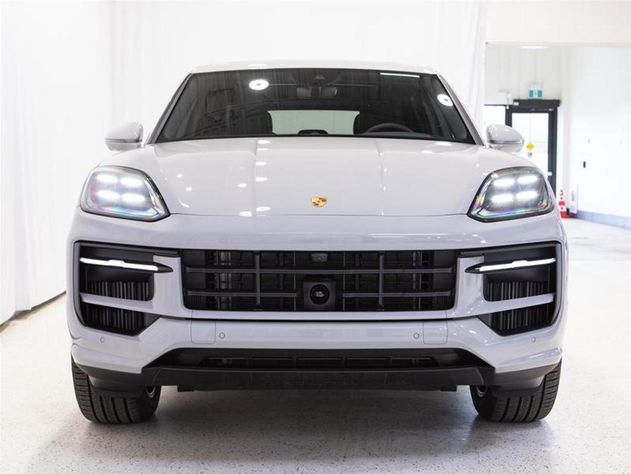 2026 Porsche Cayenne e-Hybrid AWD Photo