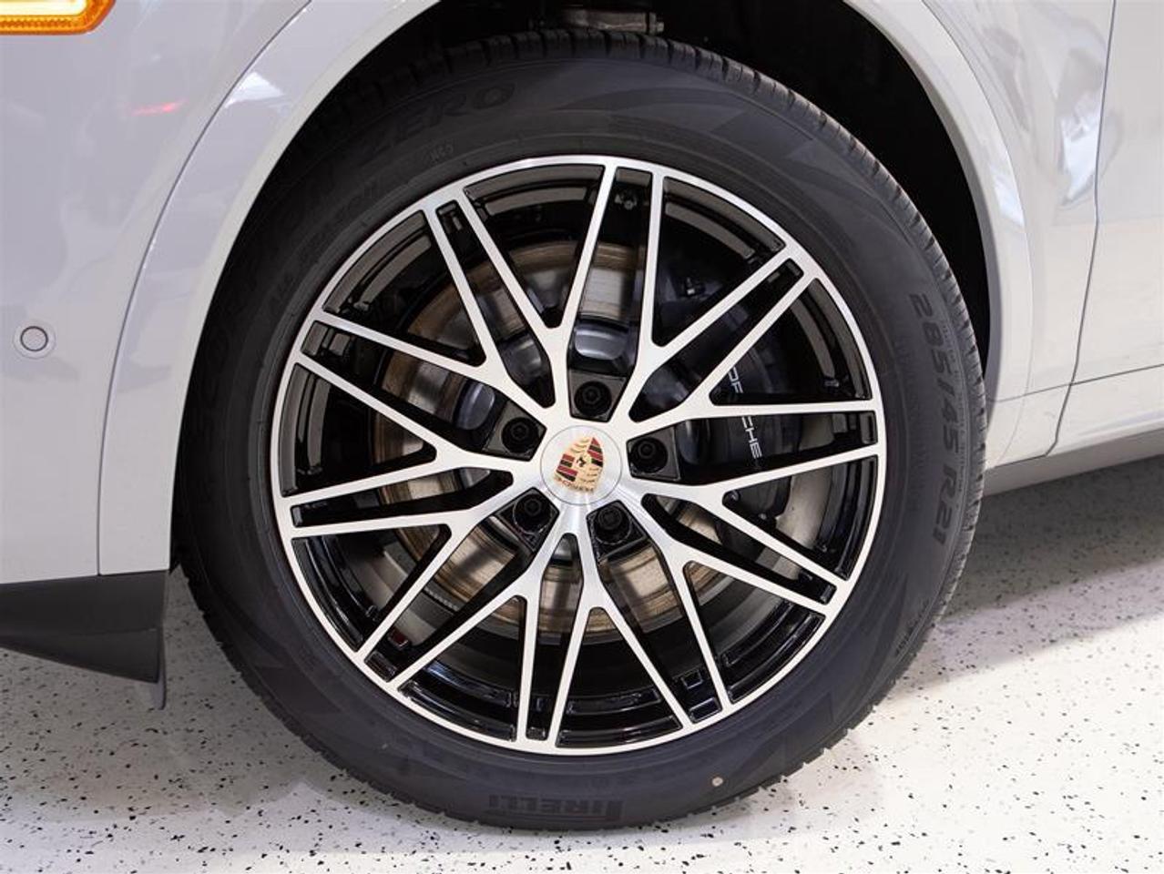2026 Porsche Cayenne e-Hybrid AWD Photo