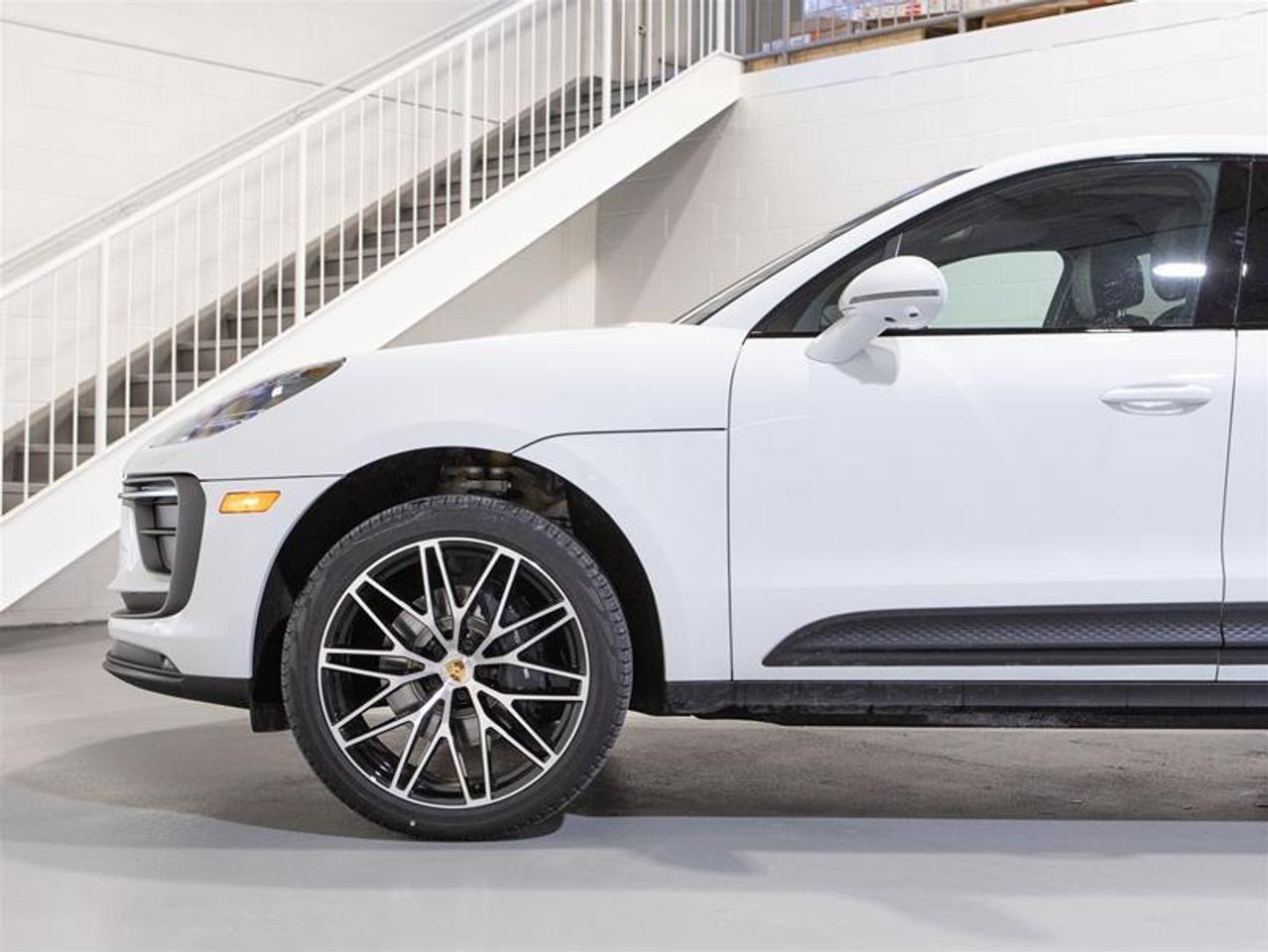 2026 Porsche Macan AWD Photo