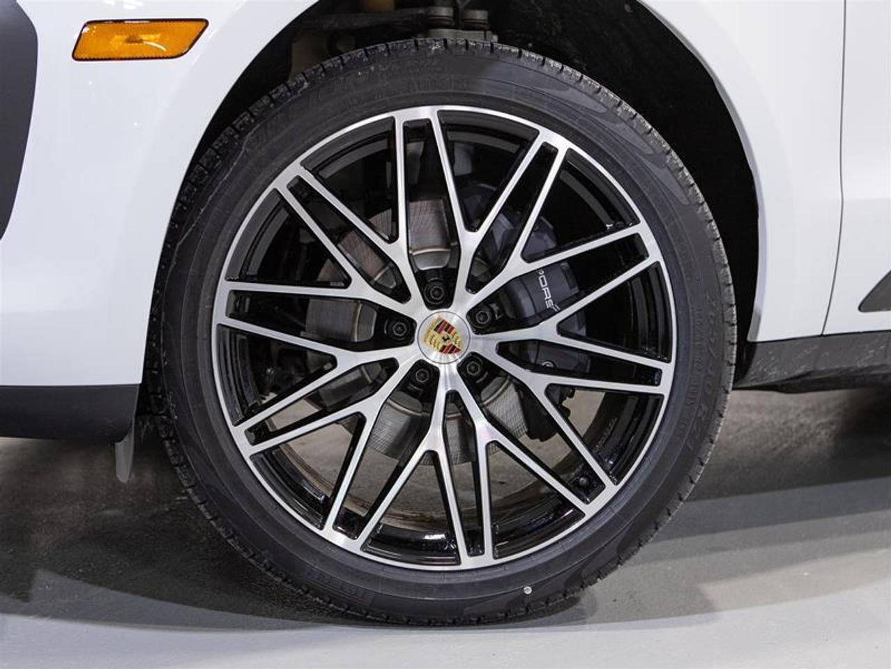 2026 Porsche Macan AWD Photo