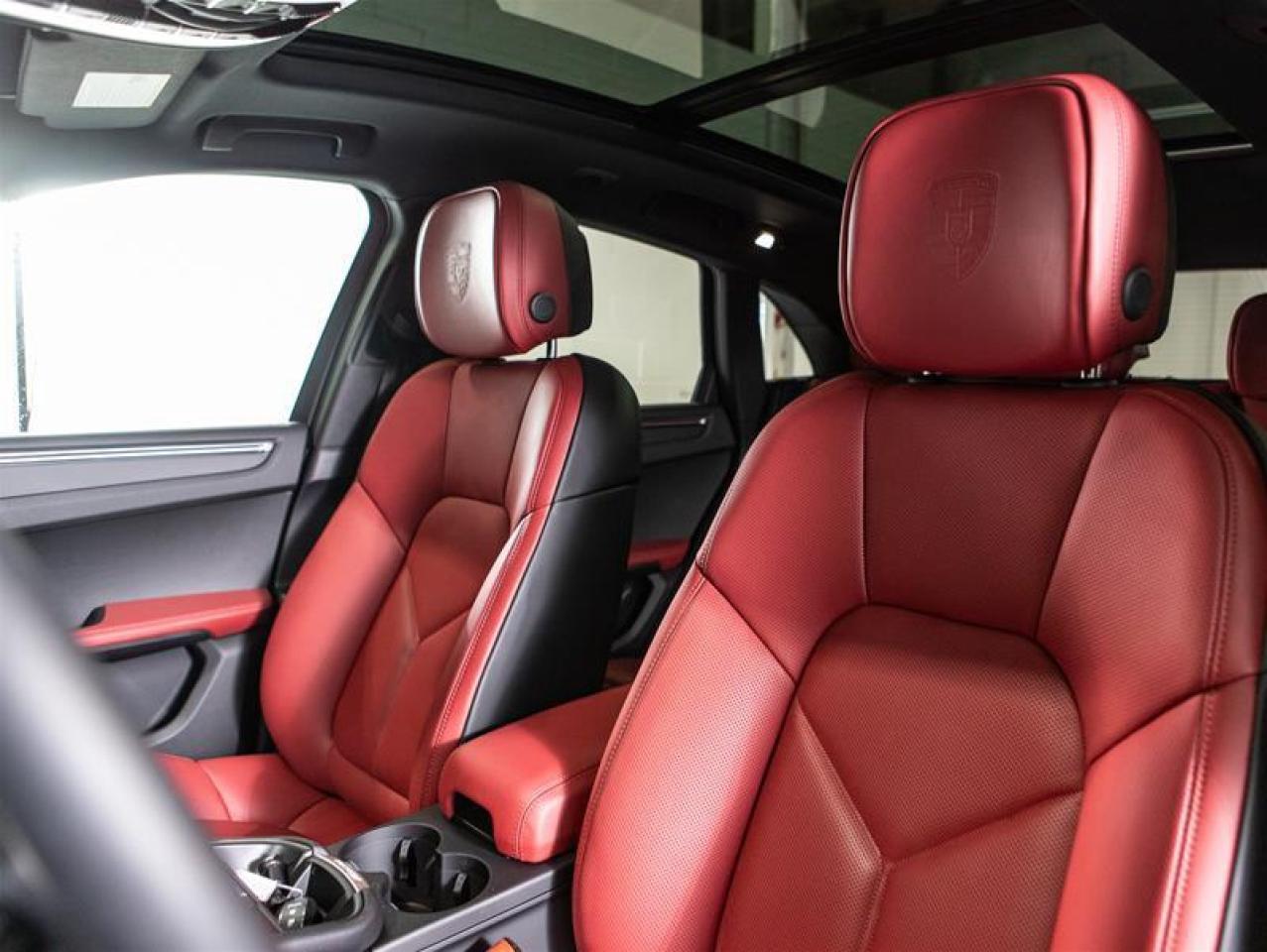 2026 Porsche Macan AWD Photo