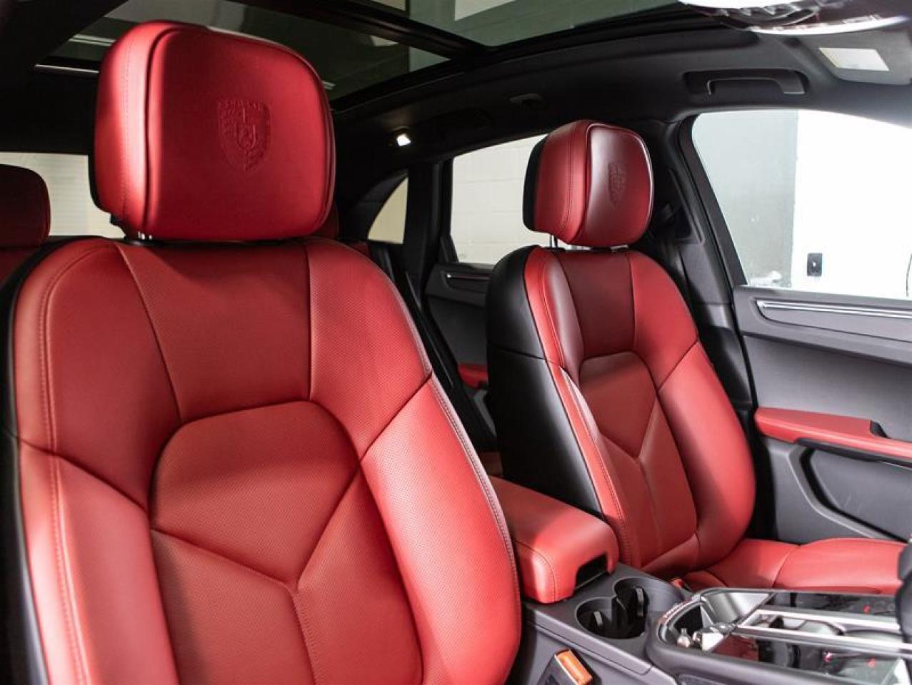 2026 Porsche Macan AWD Photo