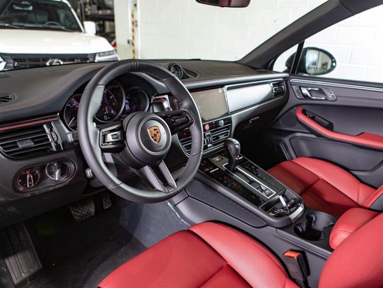 2026 Porsche Macan AWD Photo