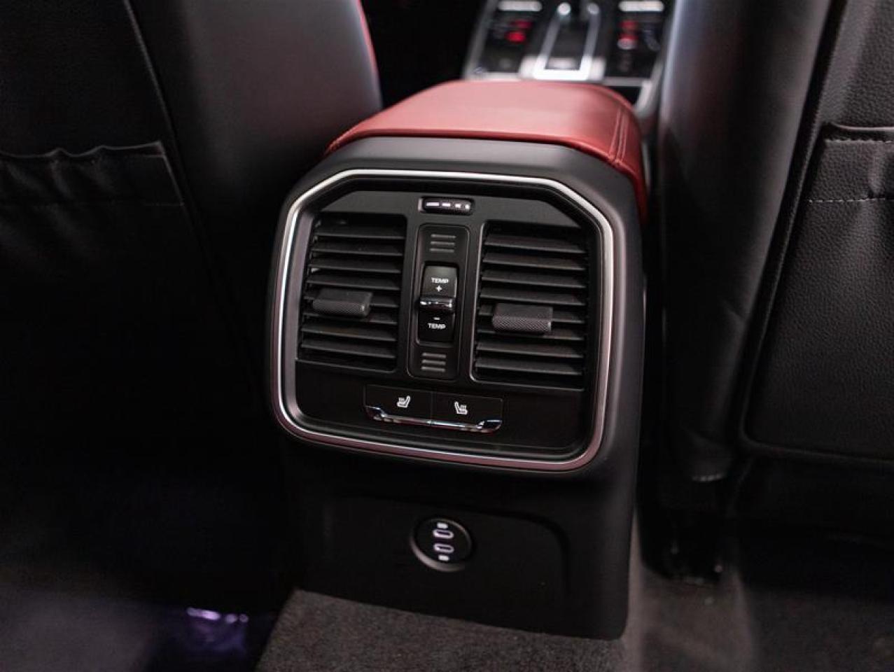 2026 Porsche Macan AWD Photo