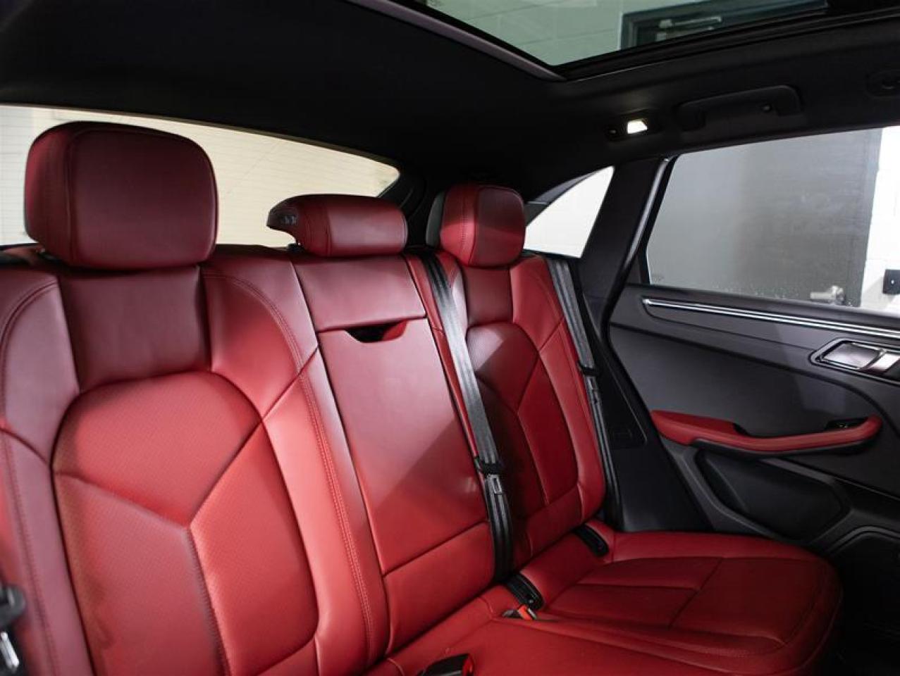 2026 Porsche Macan AWD Photo