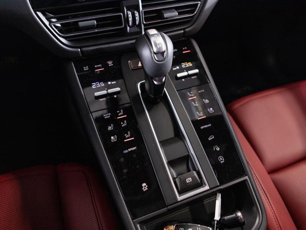 2026 Porsche Macan AWD Photo