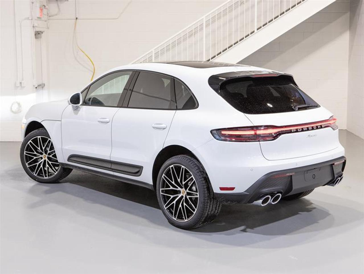 2026 Porsche Macan AWD Photo3