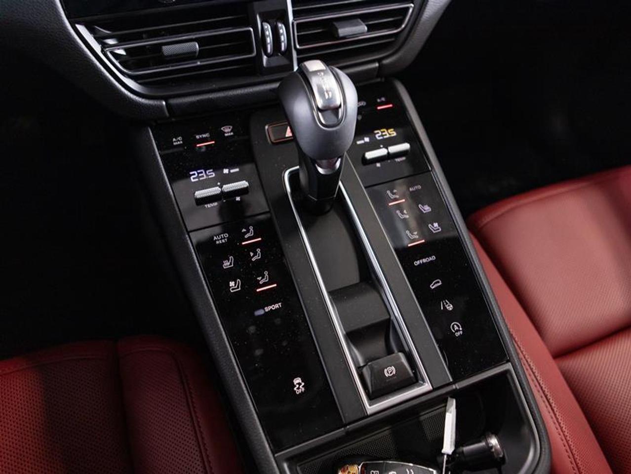 2026 Porsche Macan AWD Photo
