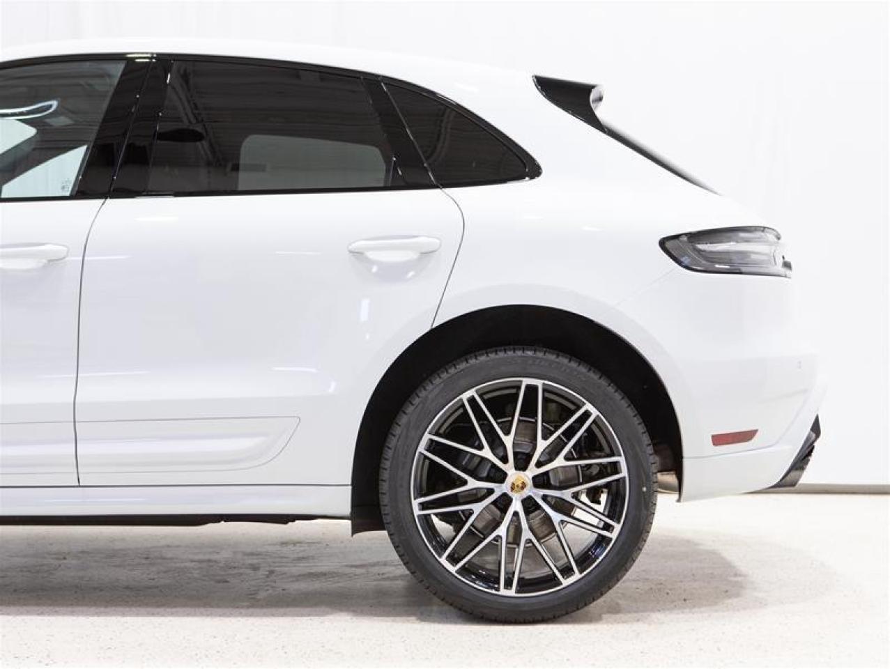 2026 Porsche Macan AWD Photo