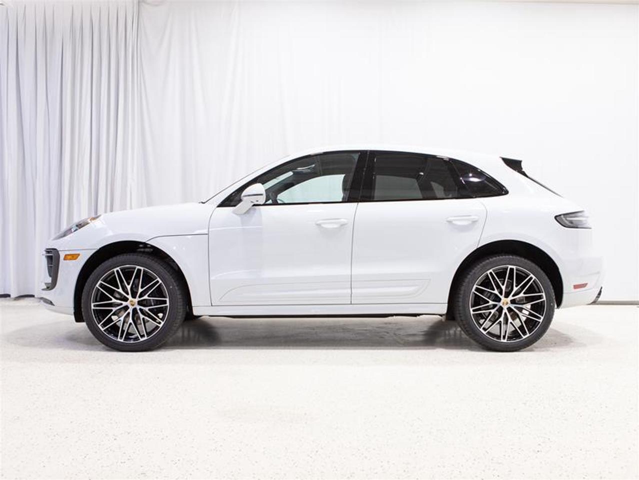 2026 Porsche Macan AWD Photo