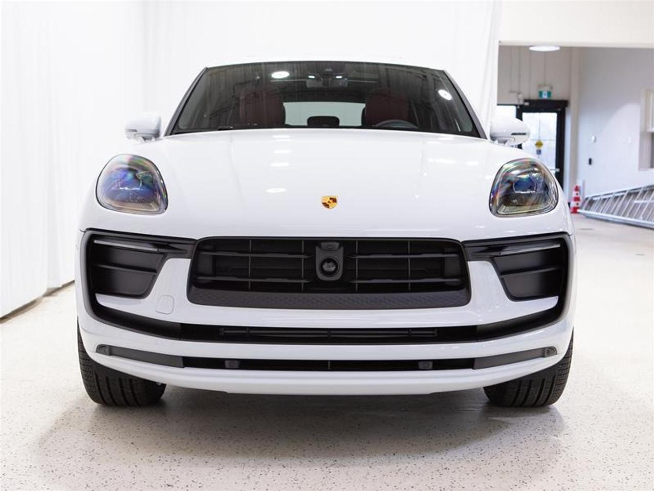 2026 Porsche Macan AWD Photo