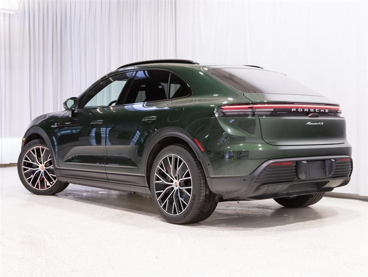 2025 Porsche Macan Electric 4S AWD Photo