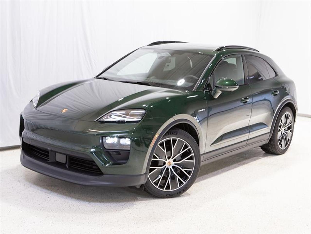 2025 Porsche Macan Electric 4S AWD Photo
