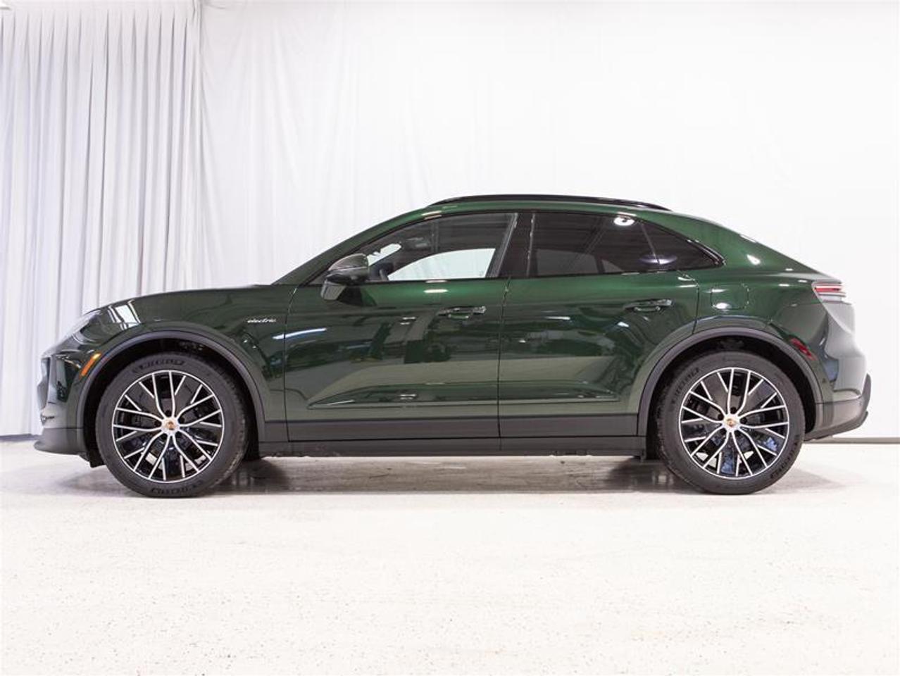 2025 Porsche Macan Electric 4S AWD Photo