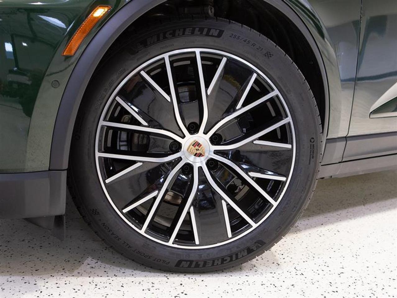 2025 Porsche Macan Electric 4S AWD Photo
