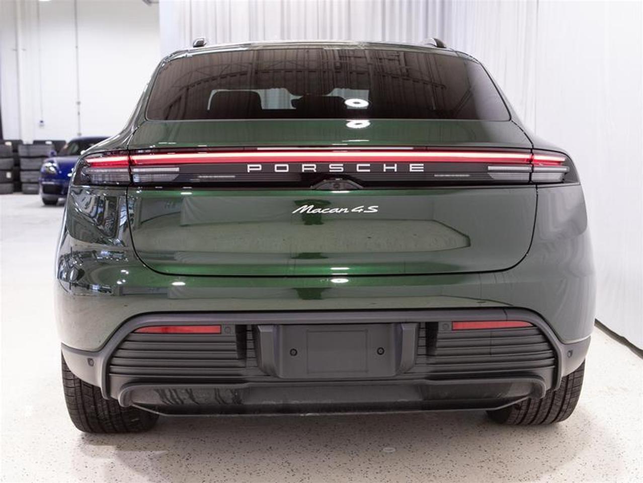 2025 Porsche Macan Electric 4S AWD Photo