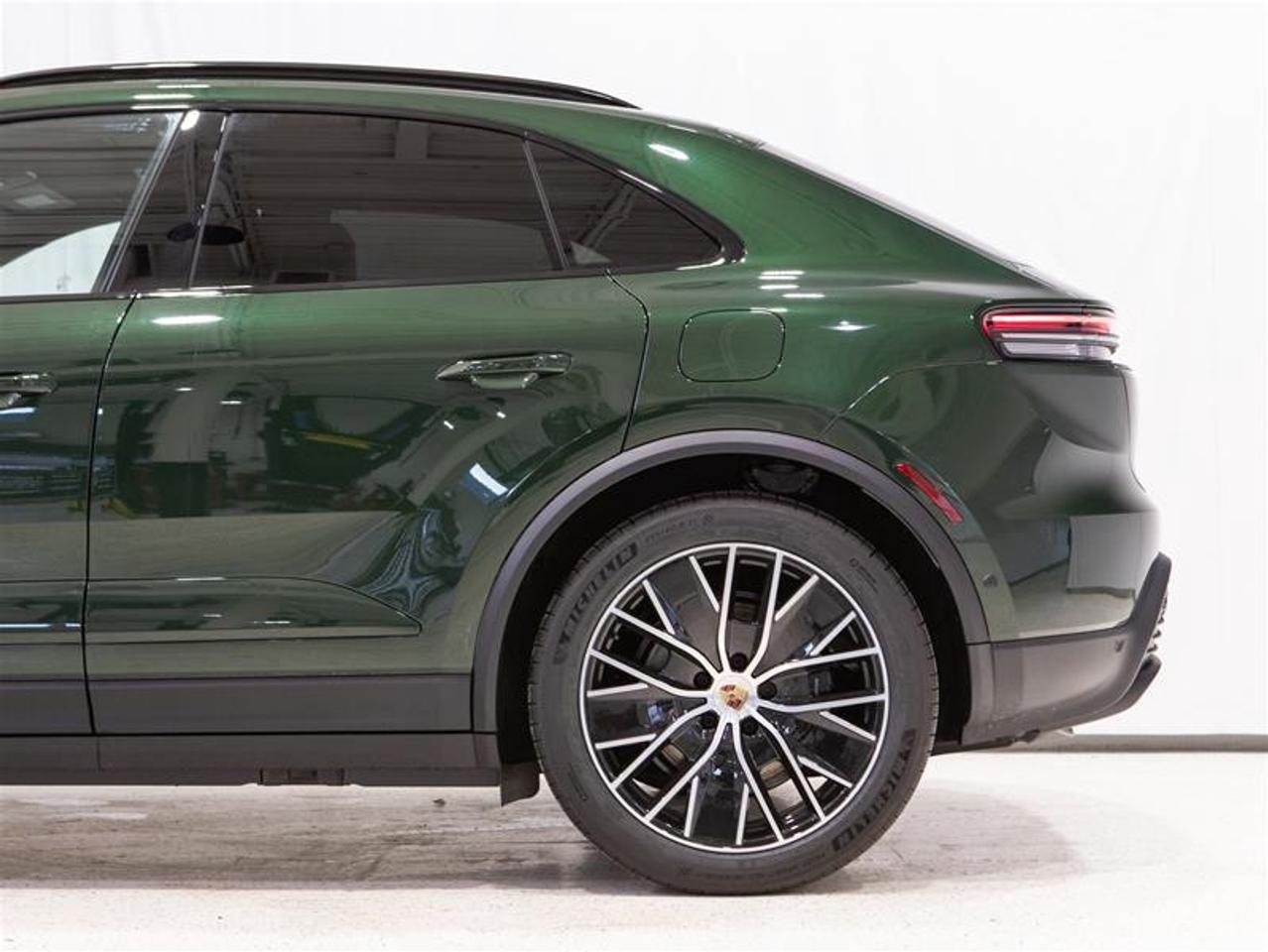 2025 Porsche Macan Electric 4S AWD Photo