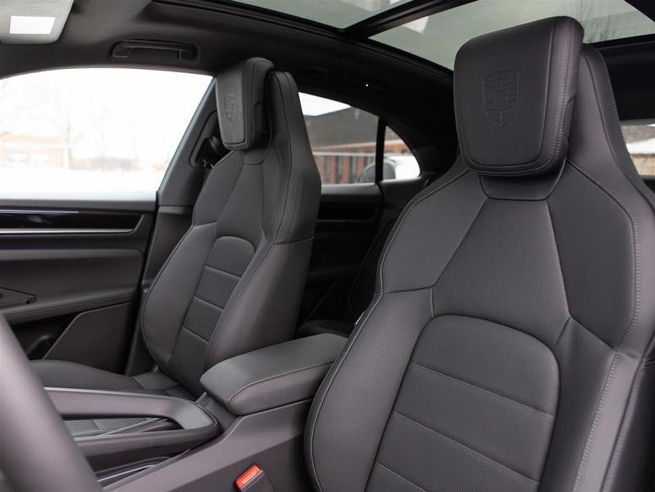 2025 Porsche Macan Electric 4S AWD Photo