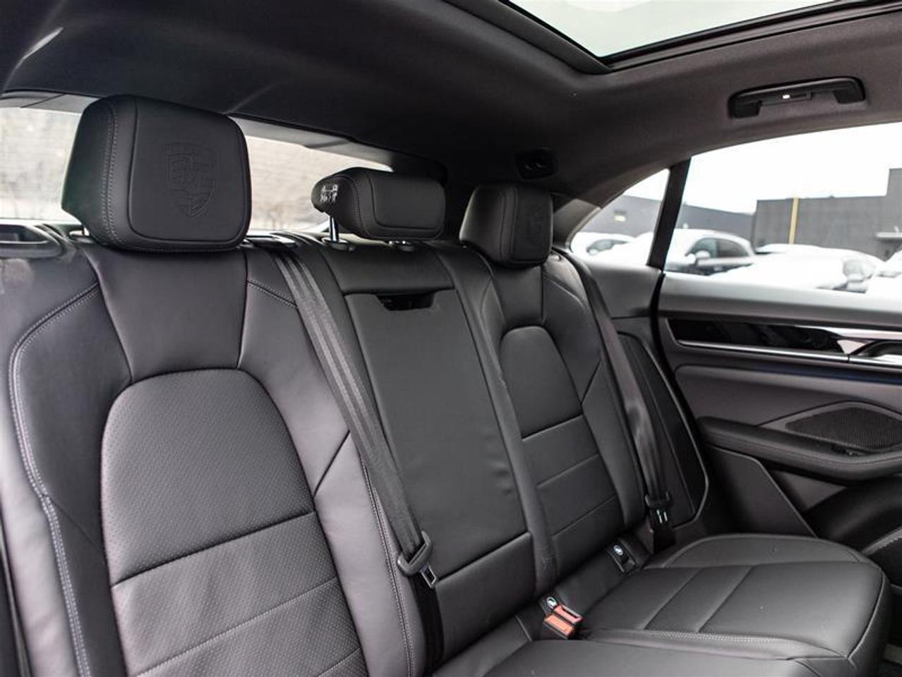2025 Porsche Macan Electric 4S AWD Photo