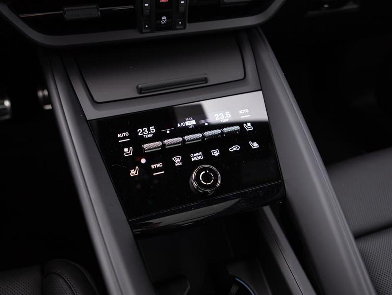 2025 Porsche Macan Electric 4S AWD Photo