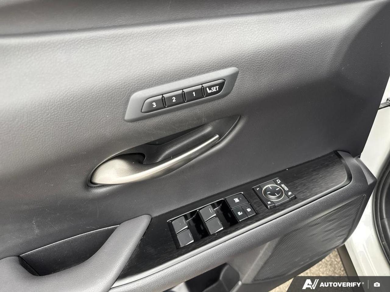 2021 Lexus UX 250H BACKUP CAM   HEATED SEATS   LANE ASSIST   REMOTE S Photo