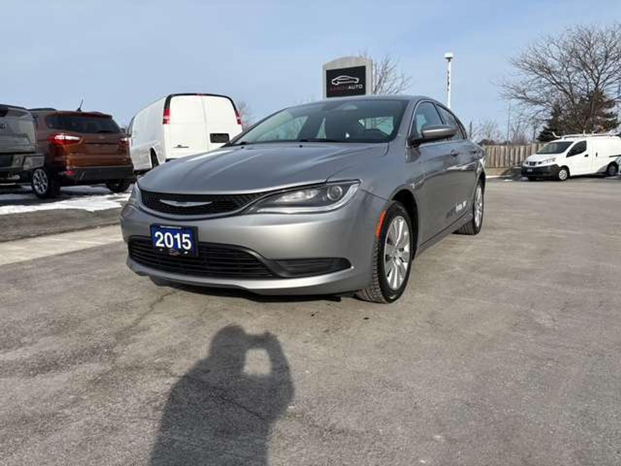 2015 Chrysler 200 LX Photo0