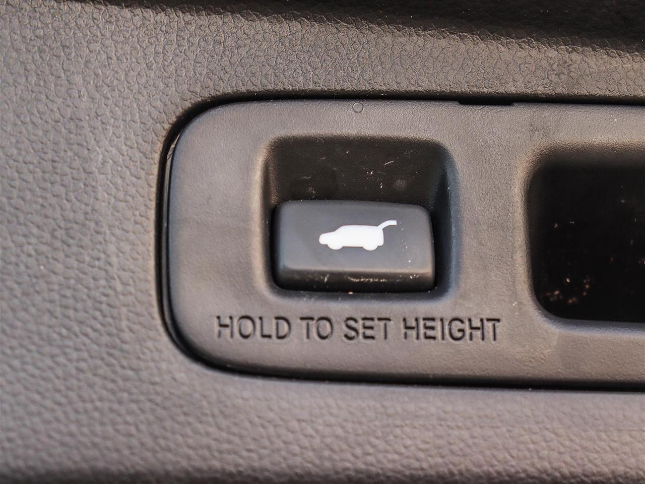 2023 Honda CR-V Hybrid Touring LEATHER NAVI SUNROOF Photo