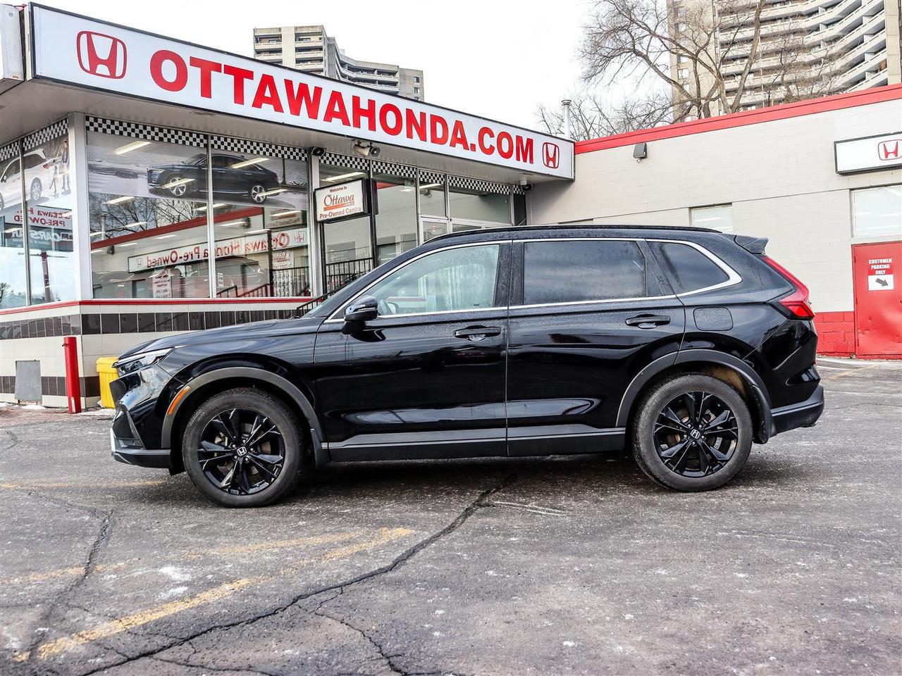 2024 Honda CR-V Hybrid Touring Photo4