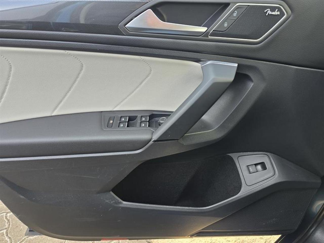 2019 Volkswagen Tiguan Highline 2.0T 8sp at w/Tip 4M Photo