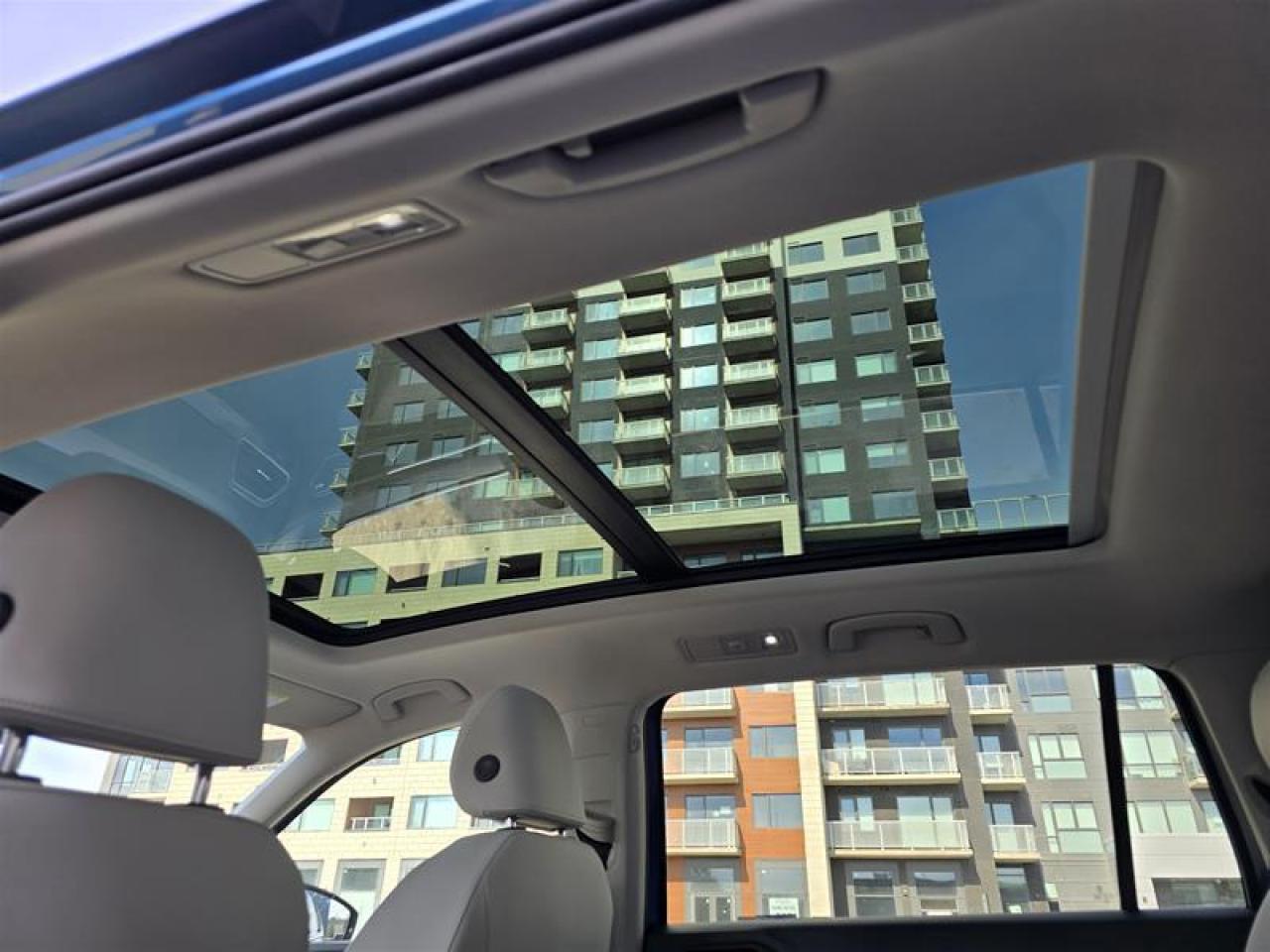 2019 Volkswagen Tiguan Highline 2.0T 8sp at w/Tip 4M Photo