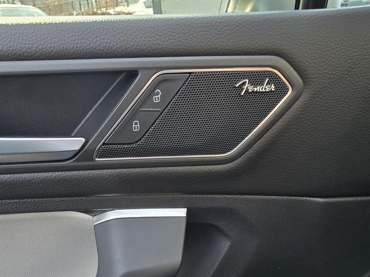 2019 Volkswagen Tiguan Highline 2.0T 8sp at w/Tip 4M Photo