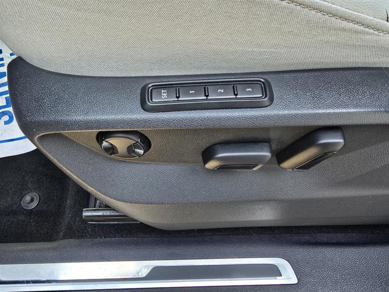 2019 Volkswagen Tiguan Highline 2.0T 8sp at w/Tip 4M Photo