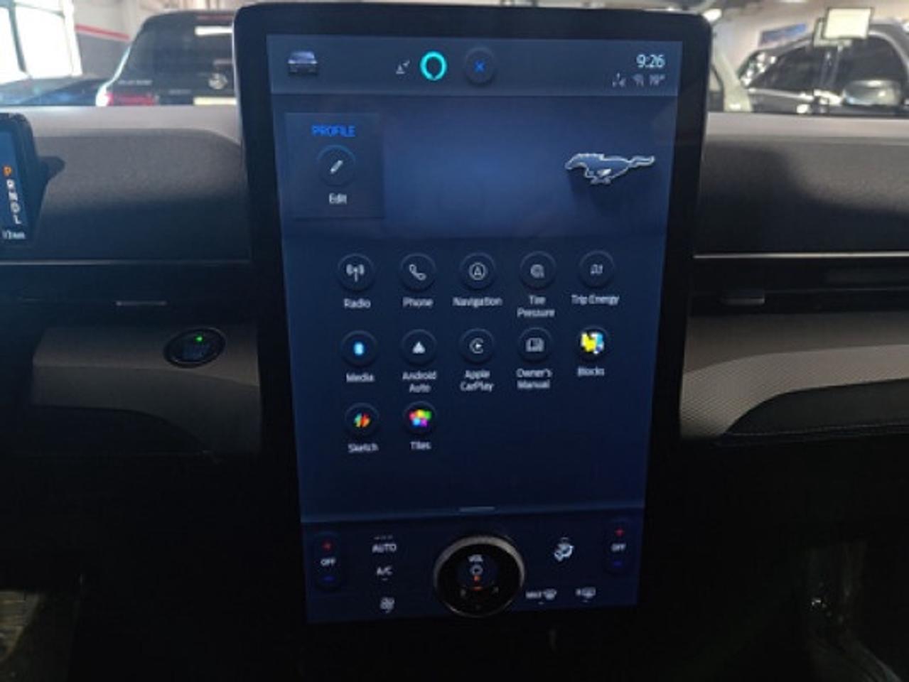 2022 Ford Mustang Mach-E Select AWD/ NAVI / Leather / CarPlay / Back-Up Cam Photo