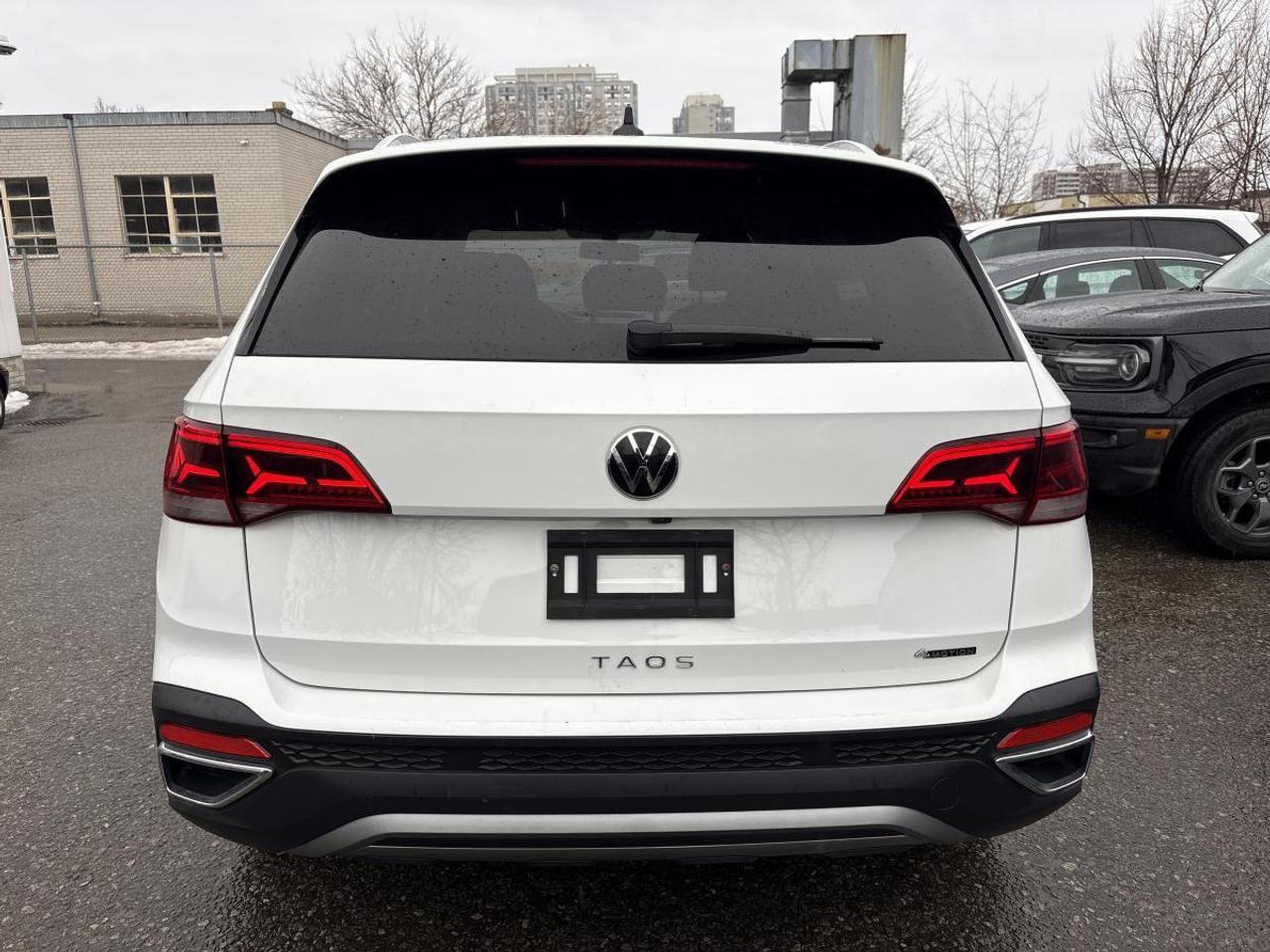 2022 Volkswagen Taos Comfortline w/Winter & All-Season Tires Photo