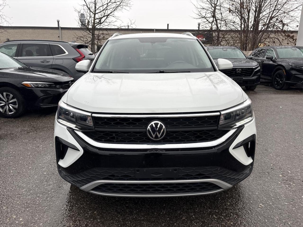 2022 Volkswagen Taos Comfortline w/Winter & All-Season Tires Photo